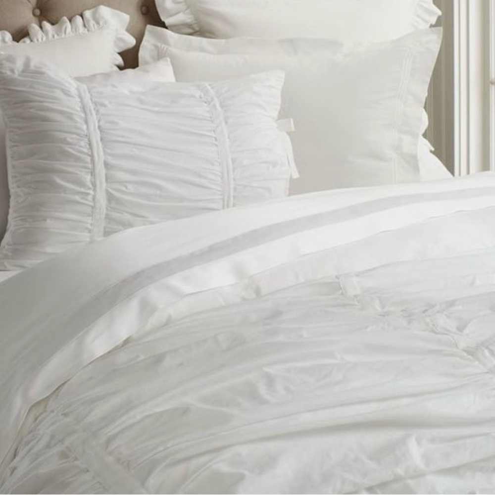 Pottery Barn Hadley Riched duvet cover set. King. Pale blue